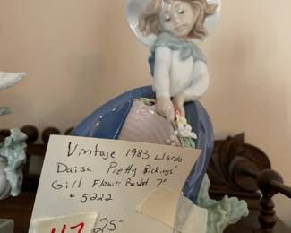 #117	Vintage 1983 Lladro Daisa Pretty Pickys' Gill Flower basket 7" #5222	 $25.00 
