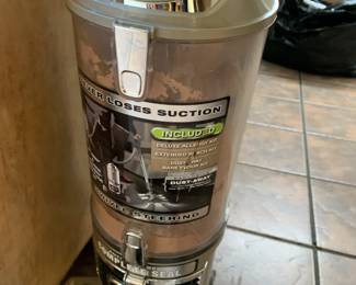 #201	Shark Swivel Steering Rotator Vacuum w/attachments	 $100.00 
