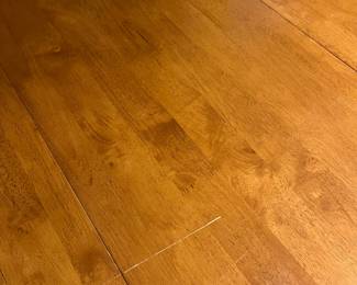 KH 301 Farmhouse style counter height table with 4 chairs and leaf. 48" square-66"x48"x36" high Chairs 24" seat height 42' total height As is (scratch) $300