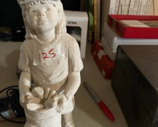 #125	Austin Dee Crowley golfing girl statue 	 $25.00 
