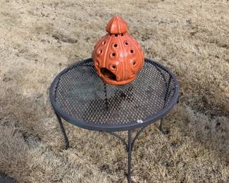 #78	round metal patio end table 24x18	 $25.00 
