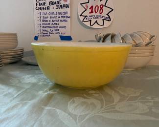 Pyrex yellow collectible bowl 