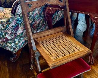 Antique oak kneeling chair.