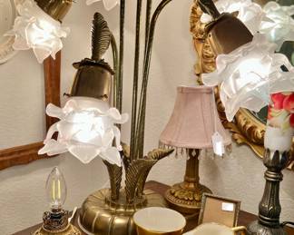 This vintage floral lamp with brass base is a standout!
