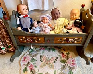 Love this painted crib full of sweet baby dolls!
