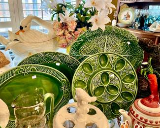 Entertainer's Dream with tons of Spring, Christmas, Fall Decor!