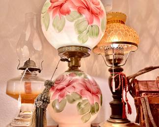 Sweet Gone with the Wind lamp-both lights work!  