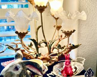 Love this antique floral lamp with leaves.
