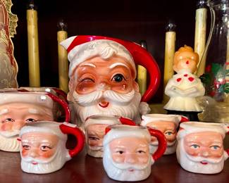Love the vintage Santa Mugs!