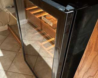Wonderful Vissani wine fridge.