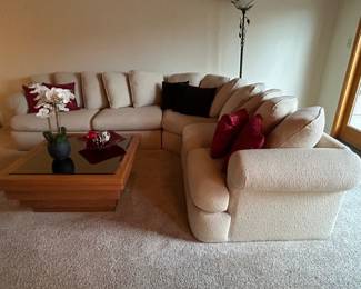 Beautiful furnishings. Clean, like new.