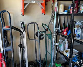 Yes we have dollies and that awesome jack