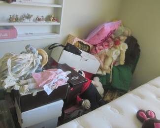 LOADS OF DOOLS AND CUTIE STUFF
