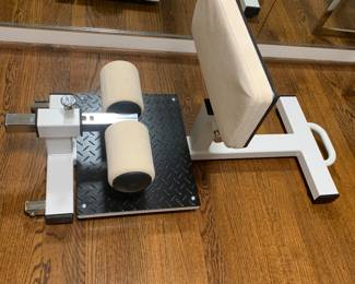 Squat exercise equipment