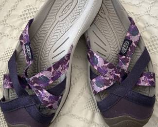 Keen Kira mule, size 7