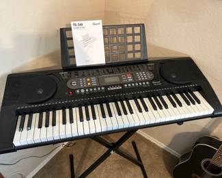61 Key Electronic Keyboard