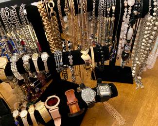 Assorted jewelry (some art deco style) 