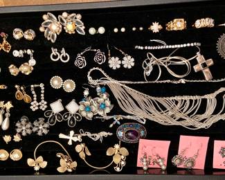 Assorted jewelry (some art deco style) 