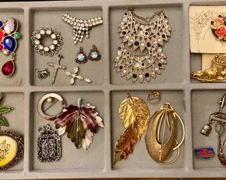 Assorted jewelry (some art deco style) 