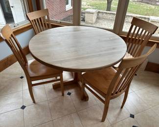 Vintage Amish-made Round Wooden Dining Table and 4 Chairs.