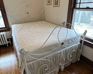 Vintage White Wrought Iron Full Size Bed 