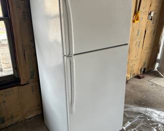 White Roper by Whirlpool Refrigerator