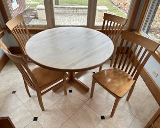 Vintage Amish-made Round Wooden Dining Table and 4 Chairs.