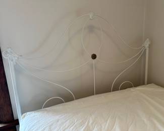 Vintage White Wrought Iron Full Size Bed 