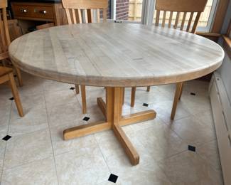 Vintage Amish-made Round Wooden Dining Table and 4 Chairs.
