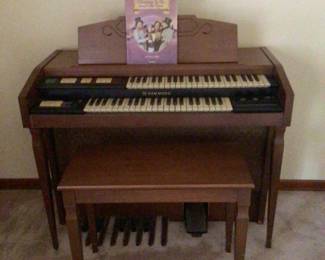Hammond organ w/ bench $200