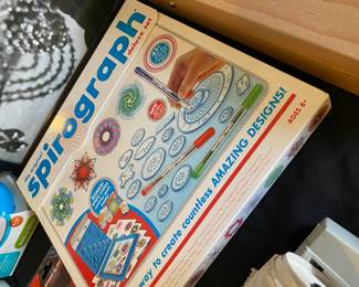 2014 Hasbro Spirograph Deluxe Set 