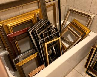 Lots of frames for your art 