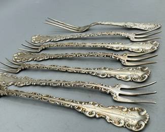 (7) Sterling Silver Condiment Forks & (1) Silverplate Fork
This lot includes (6) 5.25 inch C. Oskamp Sterling Silver forks, one 5 inch Sterling silver fork and one 6.25 inch silver plate fork