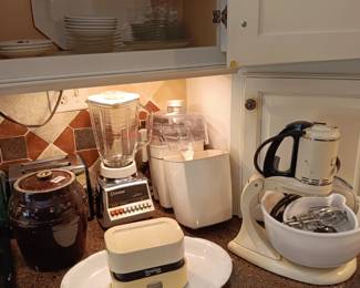 Vintage General Electric mixer works