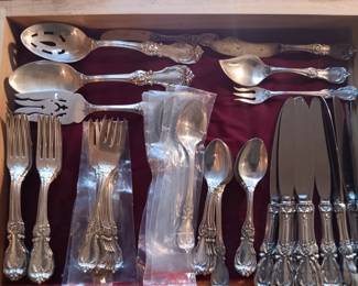 Reed and Barton sterling silver flatware (Burgundy) weight 2565 grms.