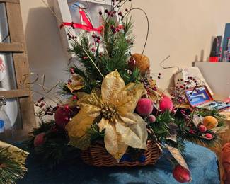Holiday Table Arrangement