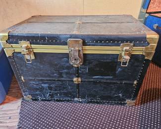 Vintage Newark Trunk Co. Dependable Trunks!