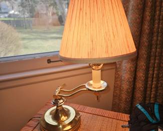 Vintage Adjustable Height Brass Lamp!