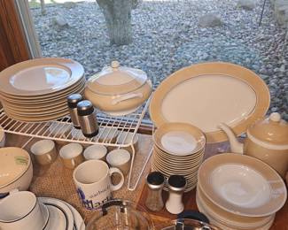 Fitz and Floyd Japan 1975 Fawn Rondelet FF Dinnerware 48 Pieces!
