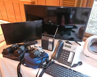 Insignia LED TV #NS-19E310NA15, Samsung Smart TV #UN32J5003AF!
