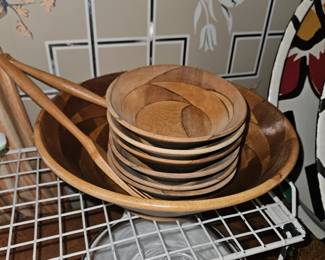 Vintage Woodpecker Wooden Salad Bowl Set!