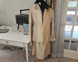 Vtg Dana Buchman 100% Silk Gold Suit!