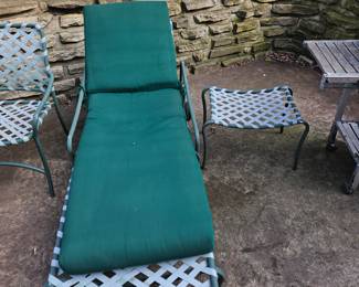 Tropitone 1980s Patio Furniture Lounger w/Pad & Side Table!
