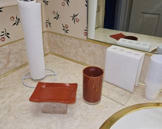 Vtg. MCM Lucite/Acrylic Burgundy Cup & Soap Dish Sponge Holder Pedestal Tray  & Vtg. MCM Lucite White & Clear Toothbrush Holder