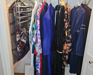 Women's Clothing Sizes S-M Shoes Sizes 7-8!