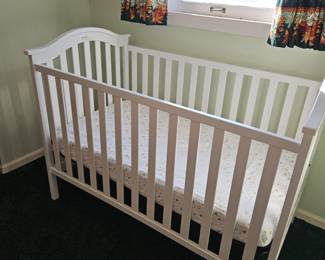 Dorel Baby Relax Convertible Crib 2-in-1 Model No: DA7884B2-W!