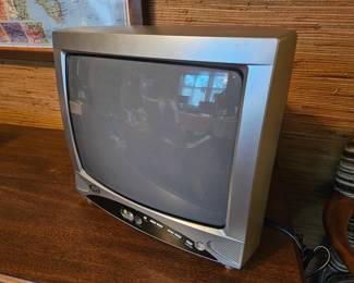 Durabrand DWT1304 13” Color TV!