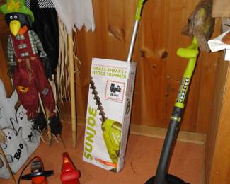 Some very nice vintage fall/Halloween decor, and some choppin down the shrubs and weeds trimmers