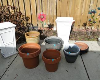 Outdoor flower pots in all shapes and sizes, along with some very nice yard art too