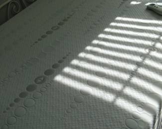 Another picture of the Full/Double Sleep Number bed